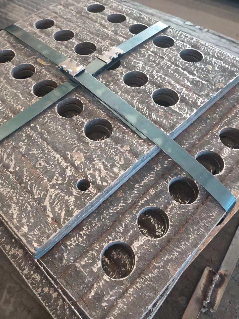 天津耐磨板切割