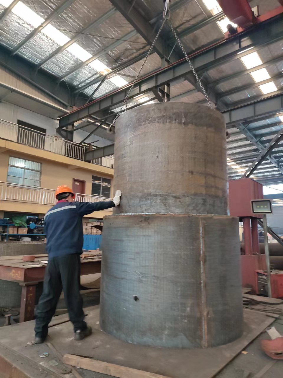 天津碳化铬耐磨料仓 碎玻璃料仓 堆焊耐磨钢板